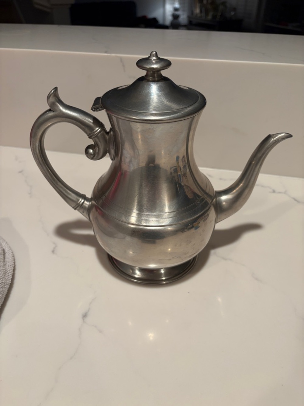 Classic Silver-Tone Metal Coffee/Tea Pot – Polished Silver Finish